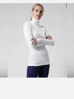 Athleta Flurry Blizzard Rib White Turtleneck With Thumb holes. Size XXS NWT